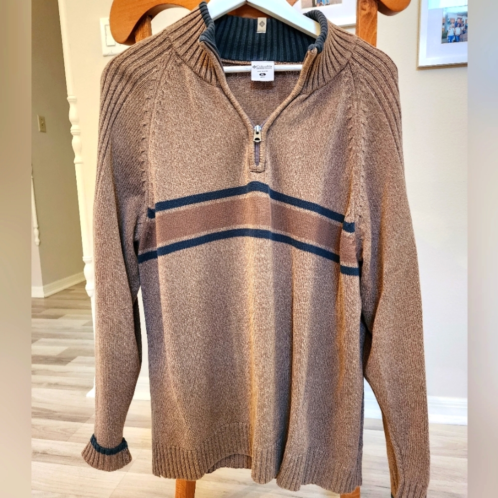 Columbia Medium Weight Sweater. Beautiful! Large